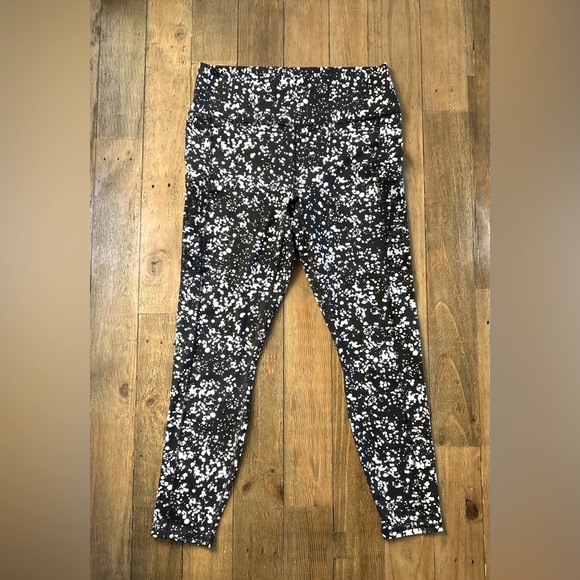 FABLETICS Black And White Speckled On-The-Go PowerHold® High-Waisted
Legging - Picture 2 of 14